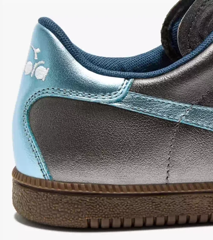 Adidași Adidași din piele metalizată