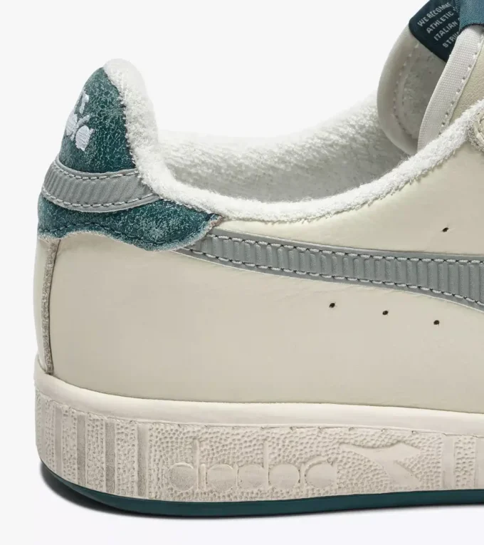 Game Low Stripes Waxed Adidași retro de tenis